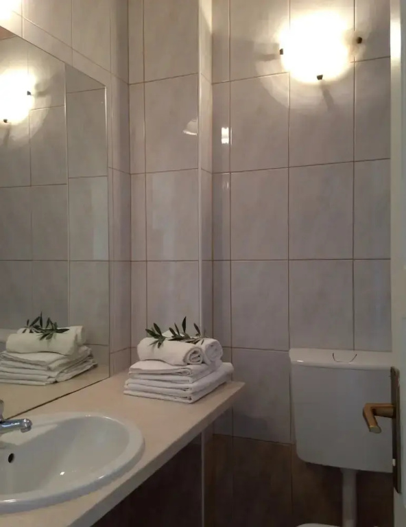 1 Bedroom Apartment with balcony and with park view