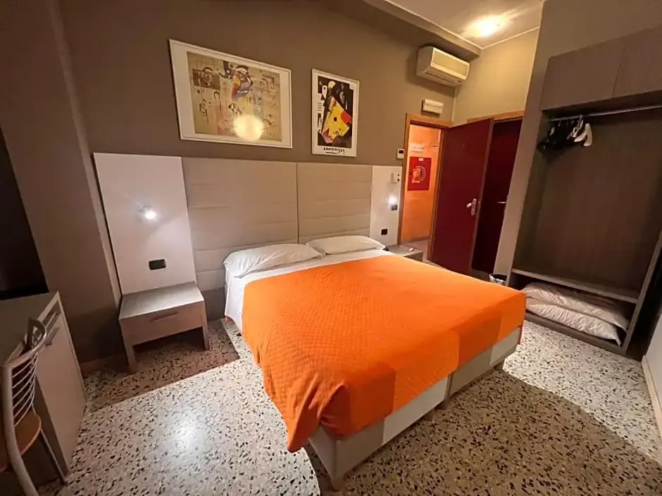 Deluxe Double room with balcony (full double bed)