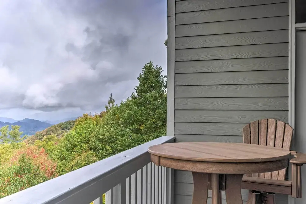 Modern Mountain-view Smokies Retreat w/ Balcony - фото 5