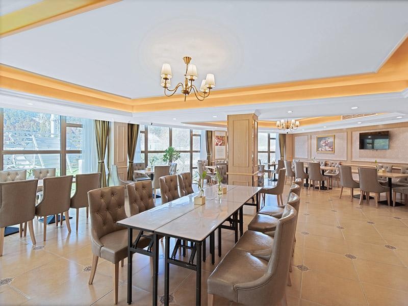 Vienna Hotel Tibet Linzhi Pedestrian Street Hebin Road