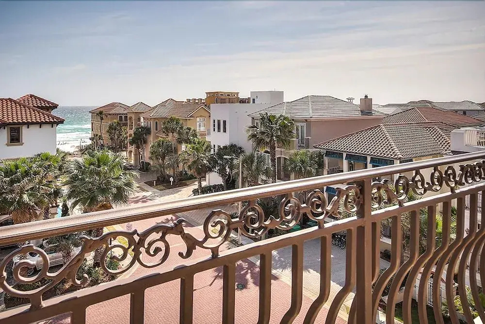 Gigglin Marlin 7 Bedroom Holiday Home by Five Star Properties