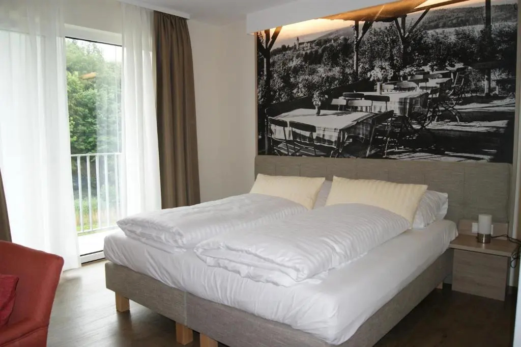 Deluxe Double room with balcony (full double bed)