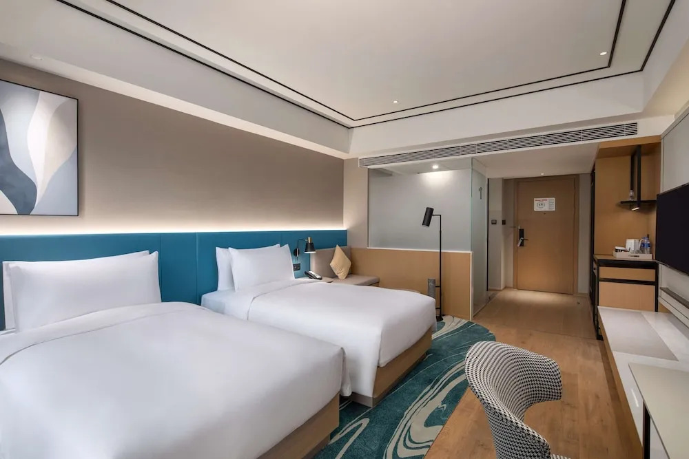 Двухместный номер Superior с видом на озеро 2 отдельные кровати в Hilton Garden Inn Xiamen Bailuzhou Park
