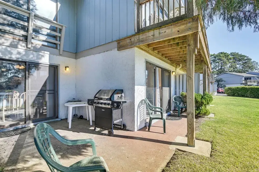 3 Mi to Surfside Beach & Pier: Townhome w/ Balcony