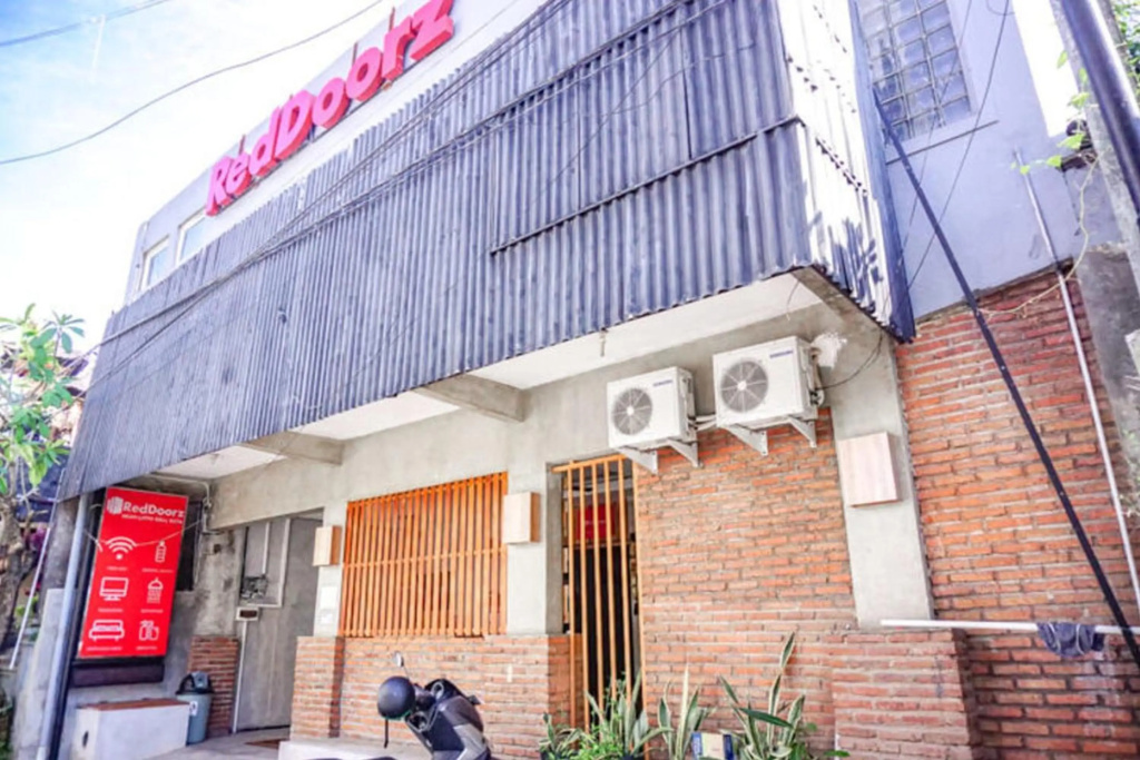 RedDoorz near Lippo Mall 2 in Kuta