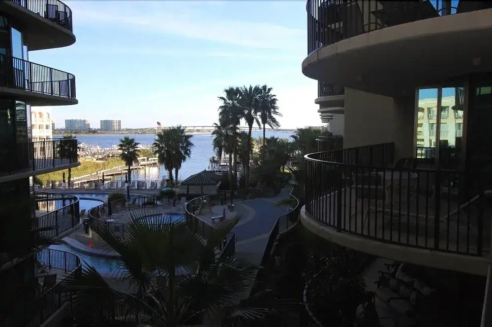 Phoenix On Bay II 2310