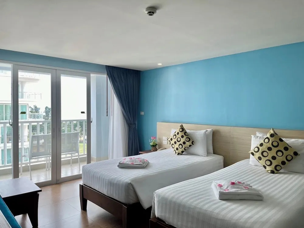 Deluxe Double room with balcony and with sea view (twin beds)
