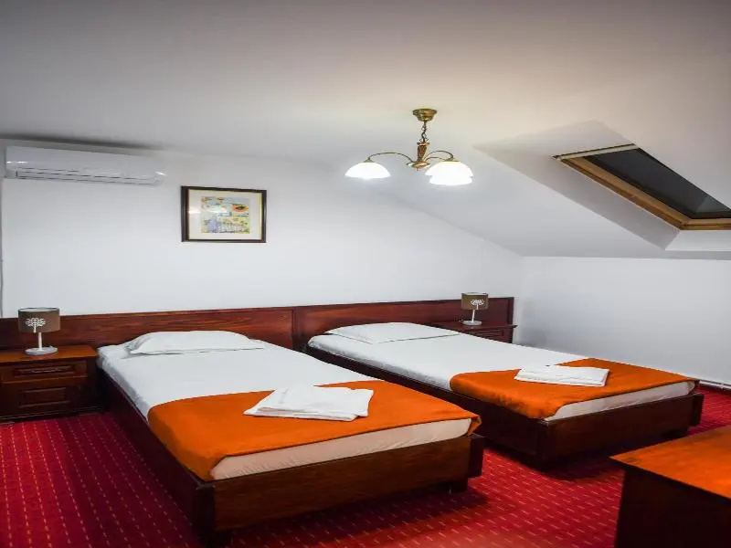 Hotel Elyon Dej — 5