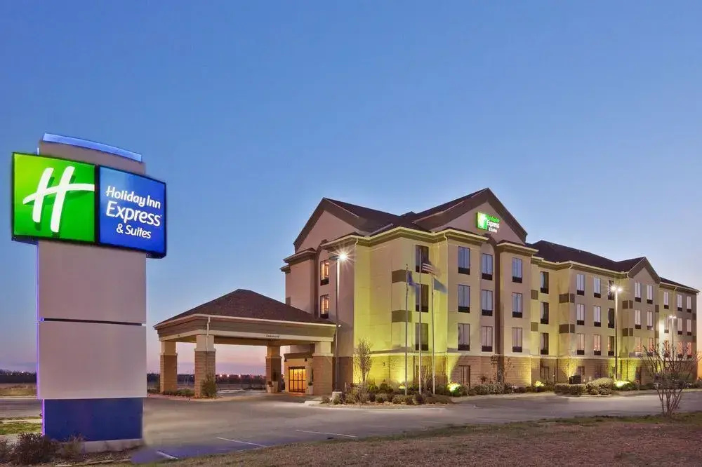 Holiday Inn Express & Suites Shawnee I-40