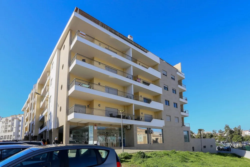 3-bedroom Apartment With Pool, Gym & Jacuzzi