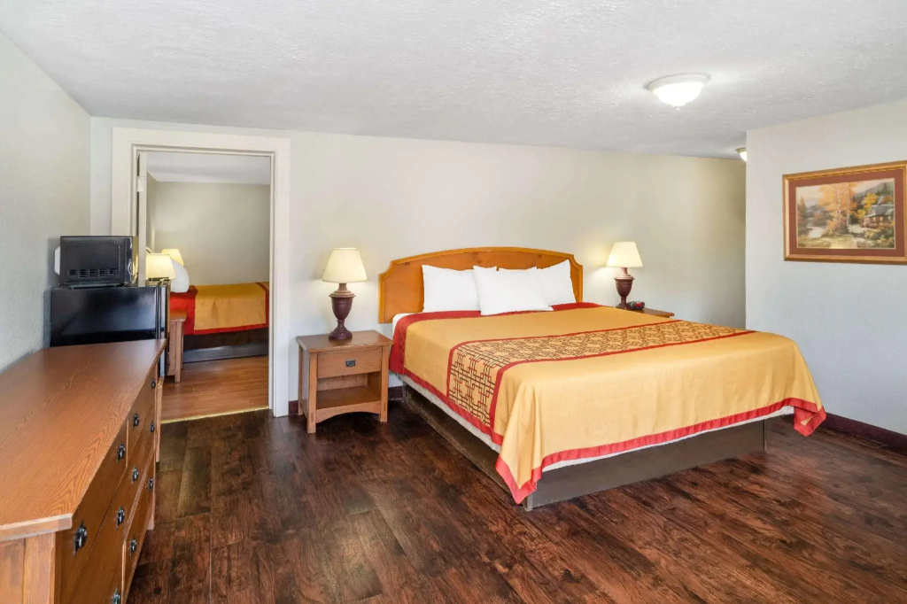 2 Bedrooms Double Suite (full double bed)