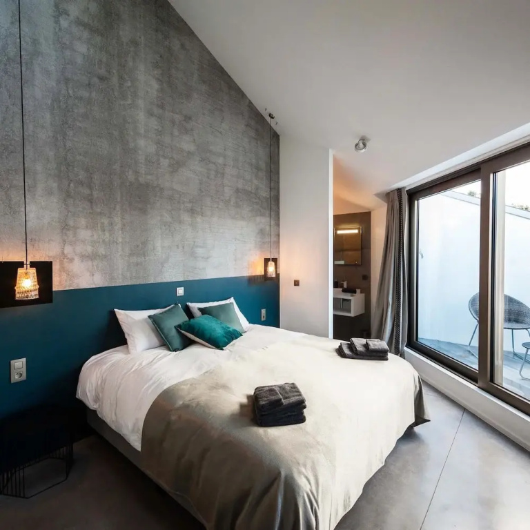 Standard Double room with balcony (full double bed)
