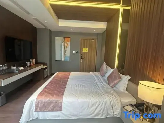 B&M Hotel