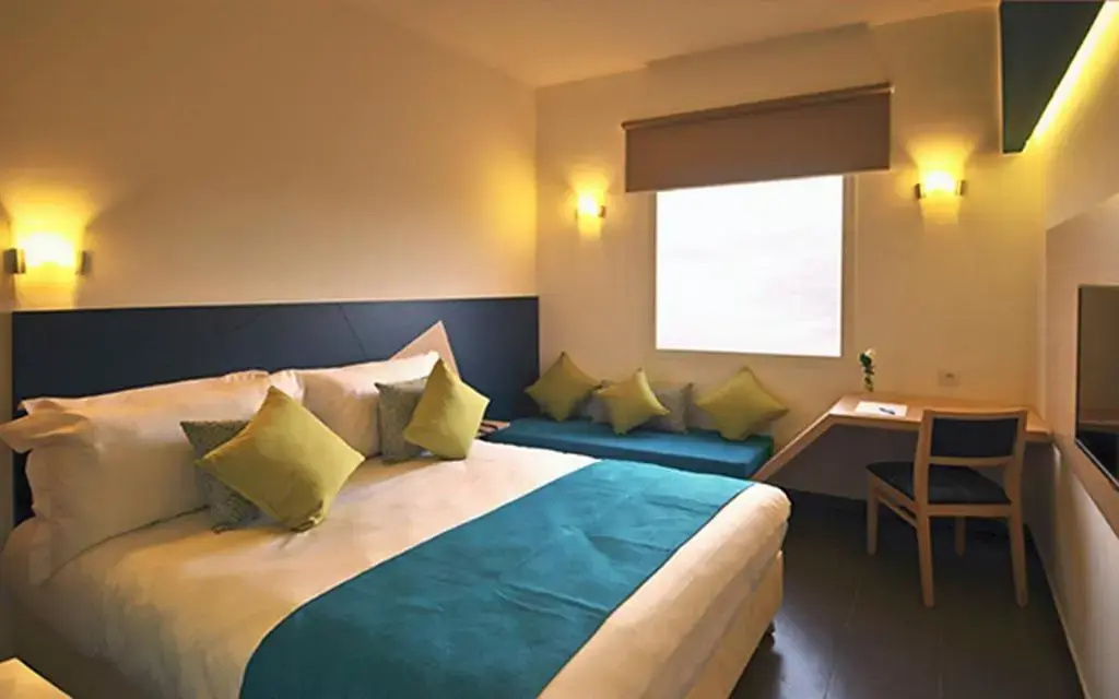 Double room (full double bed)