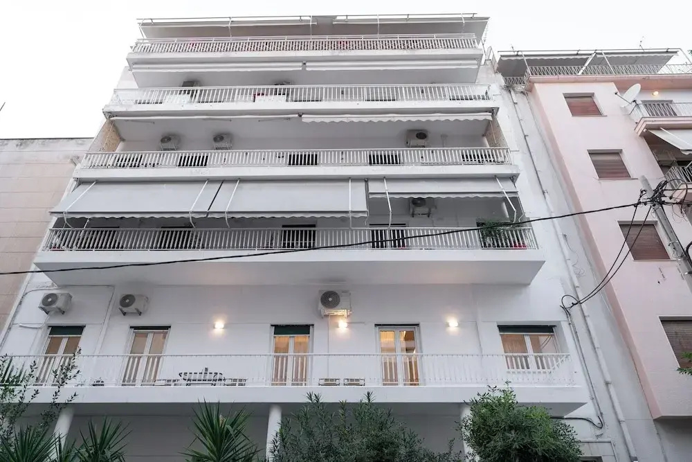 Spacious & Stylish Athens Apartment - Walk To Metro