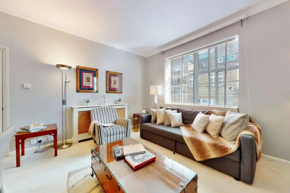Stay In Mayfair - Général