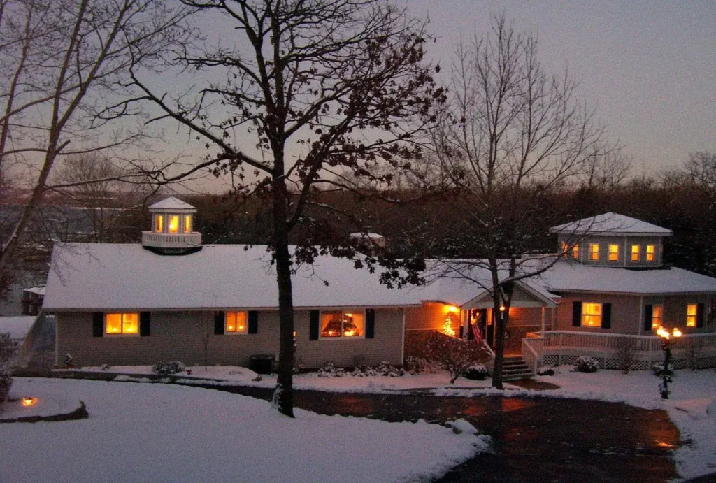 Anchor Inn on The Lake Bed and Breakfast