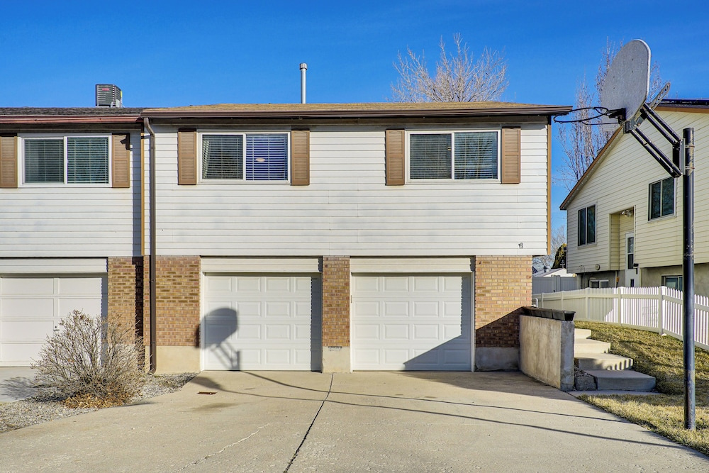 Private Yard & Basketball Hoop: Bright SLC Escape