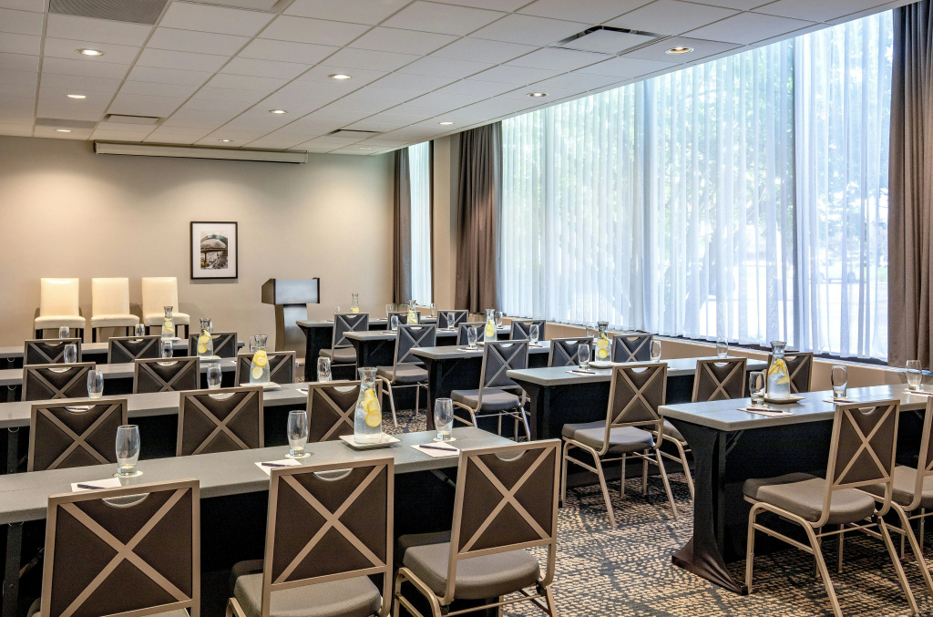 DoubleTree by Hilton Chicago - North Shore Conference Center - Général