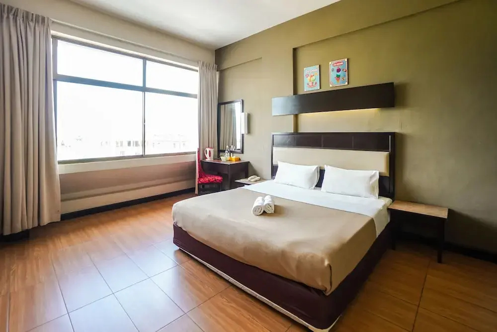 Lodge 18 Hotel