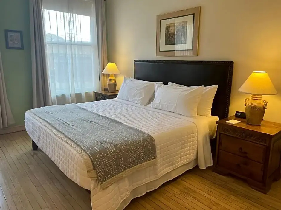 Double Studio (full double bed)