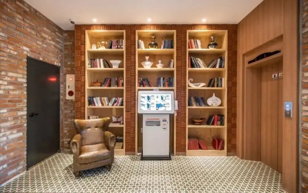 Lobby & Reception