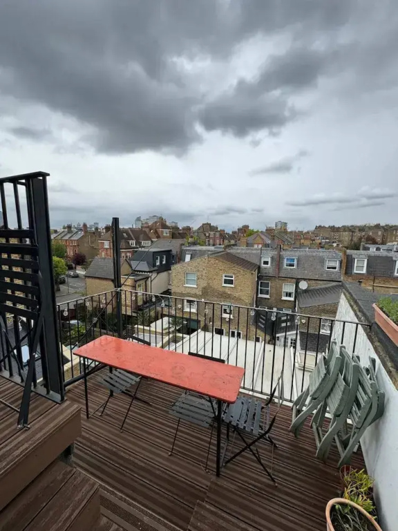 Homely Flat W/terrace, 3 Mins to Battersea Park