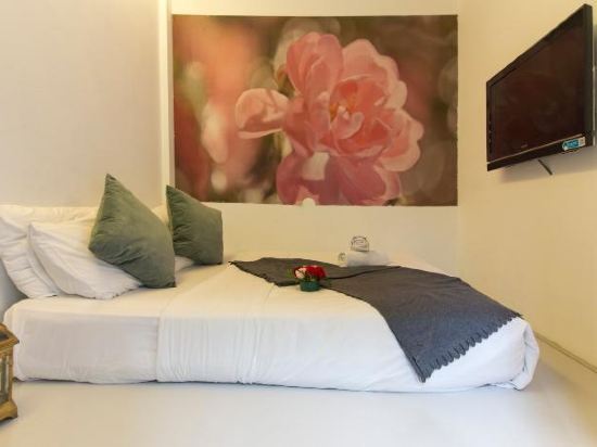 V Garden Hotel