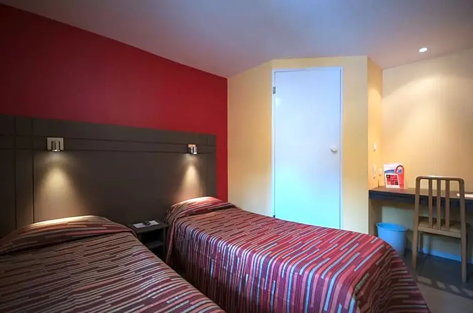 Hôtel Grand Confort Le Moulin Rouge - Chambres