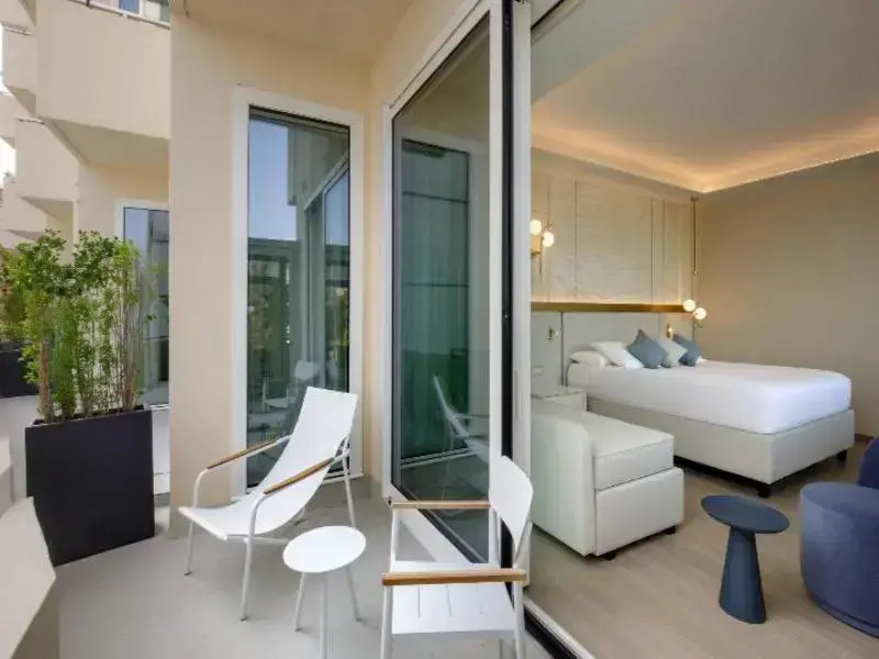 Junior Suite with balcony and with view