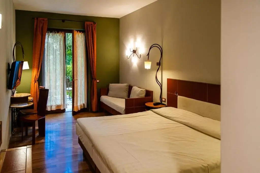 Superior Double room (full double bed)