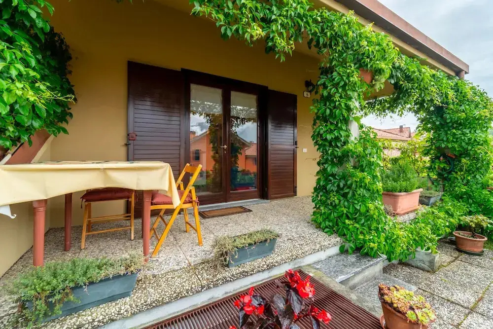 Crimson Apartment by Wonderful Italy
