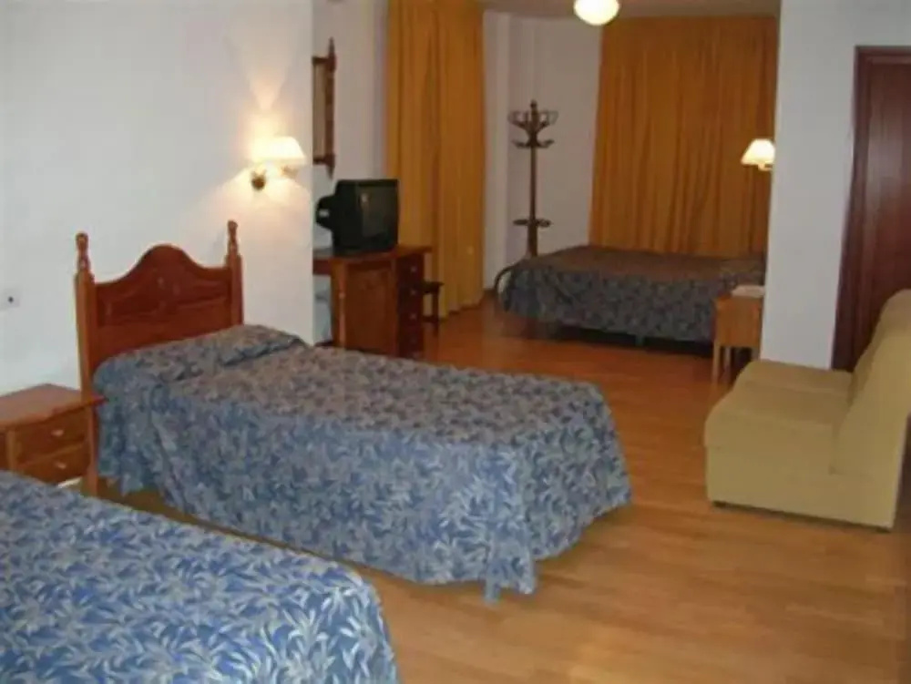 Standard Triple room with balcony