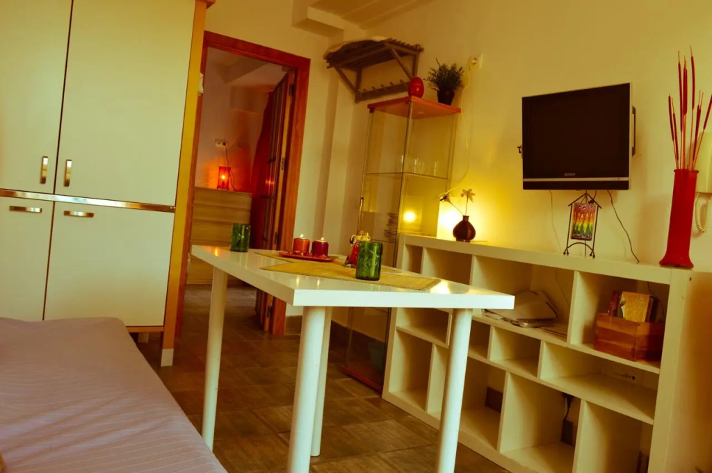 Food & Beverage
