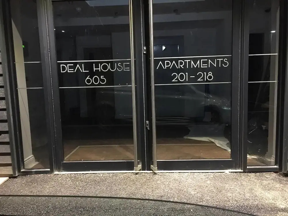 Hotl Aparts At Deal House