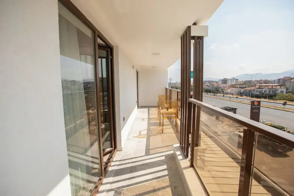 Balcony & Terrace