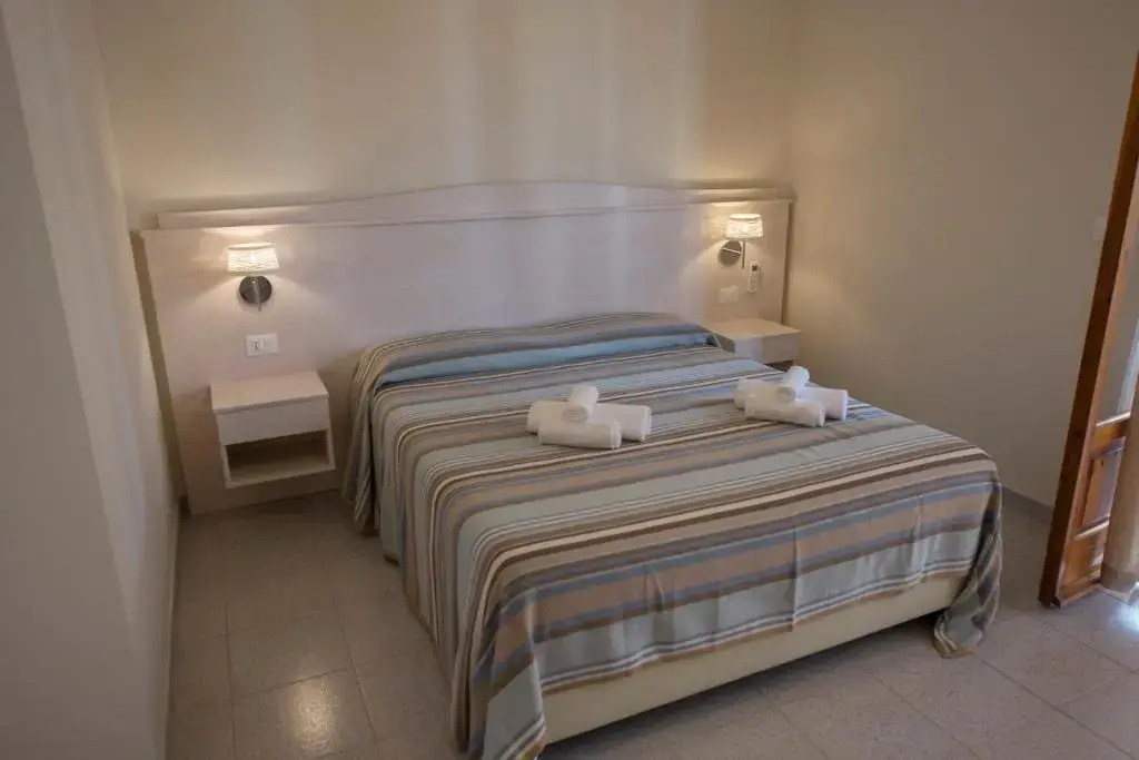 Standard Double room with garden view (full double bed)