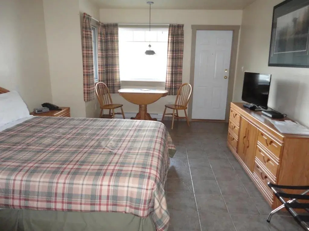 Bathgate Resort And Marina