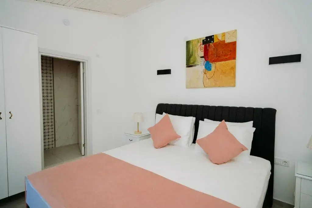 Standard Double room with balcony (full double bed)