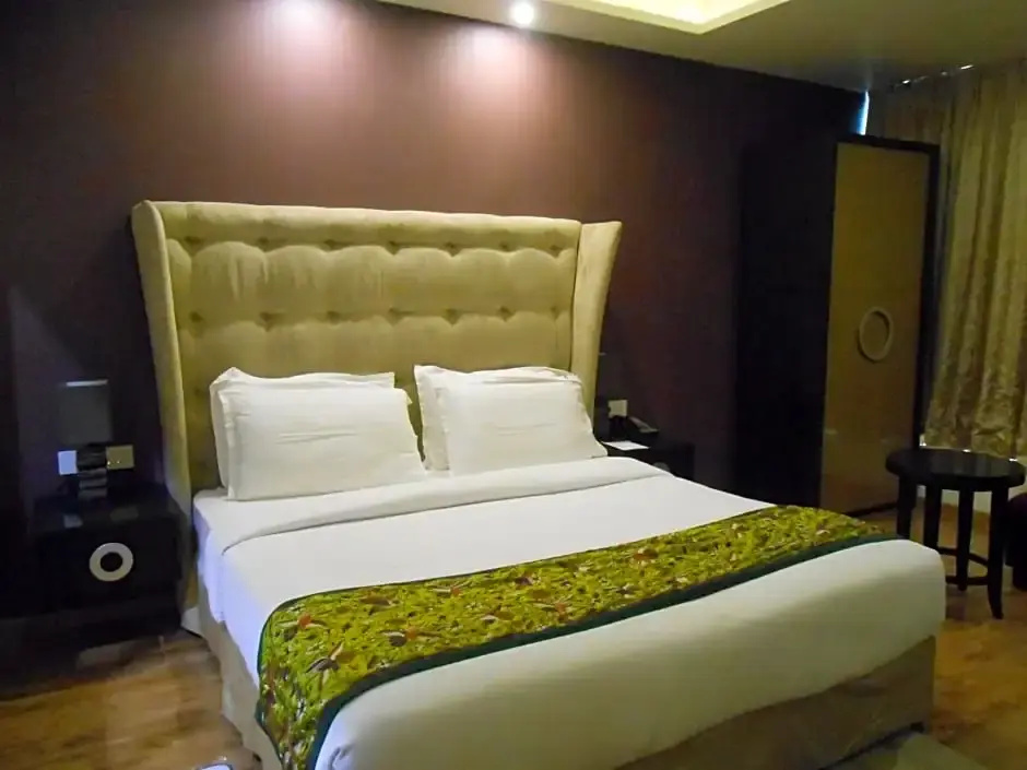 Deluxe Double room (full double bed)