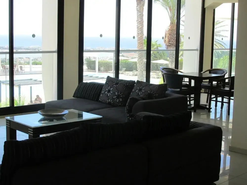 Royal Blue Hotel Paphos - фото 8