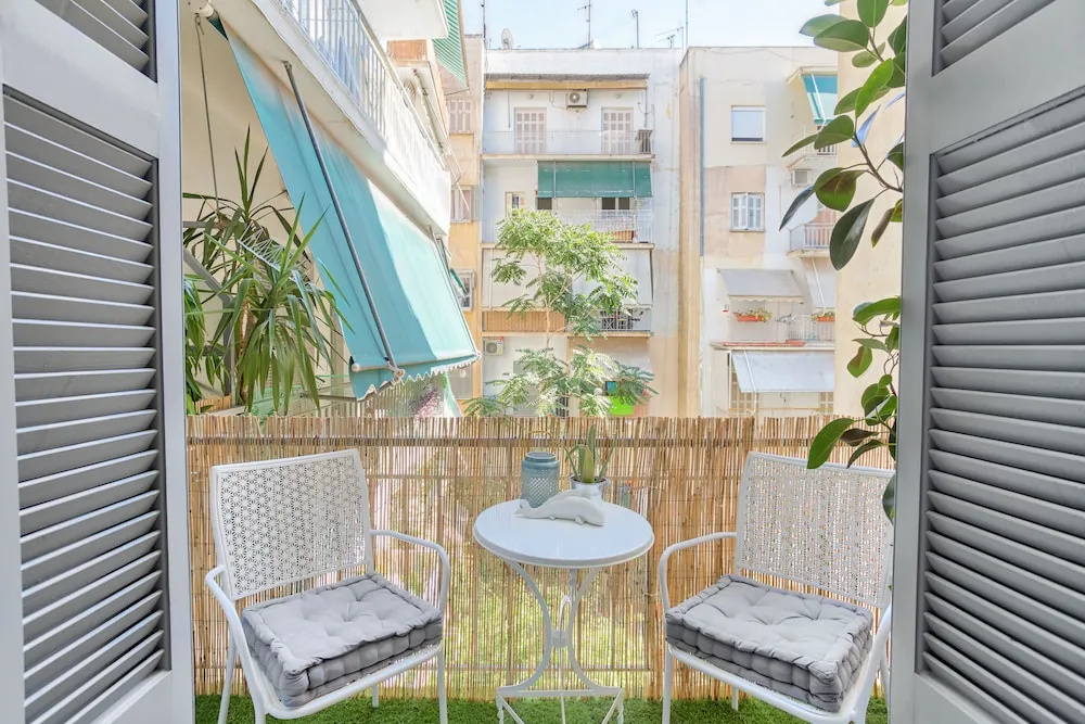 Head for Acropolis a Romantic Hideaway
