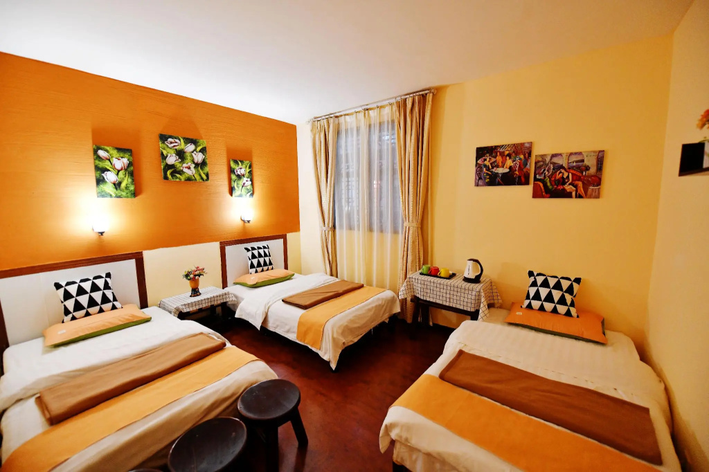 Standard Triple room
