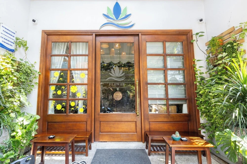 Flower Beachstay & Coffee in Da Nang