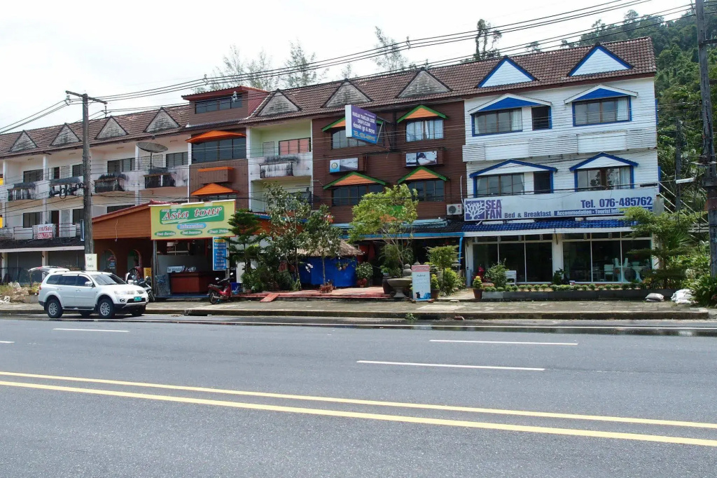 Khao Lak Traveller Lodge