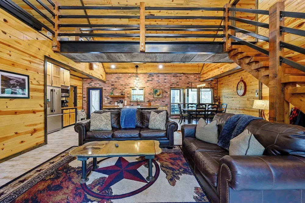 Drift Inn 3bdr w/ Hot Tub