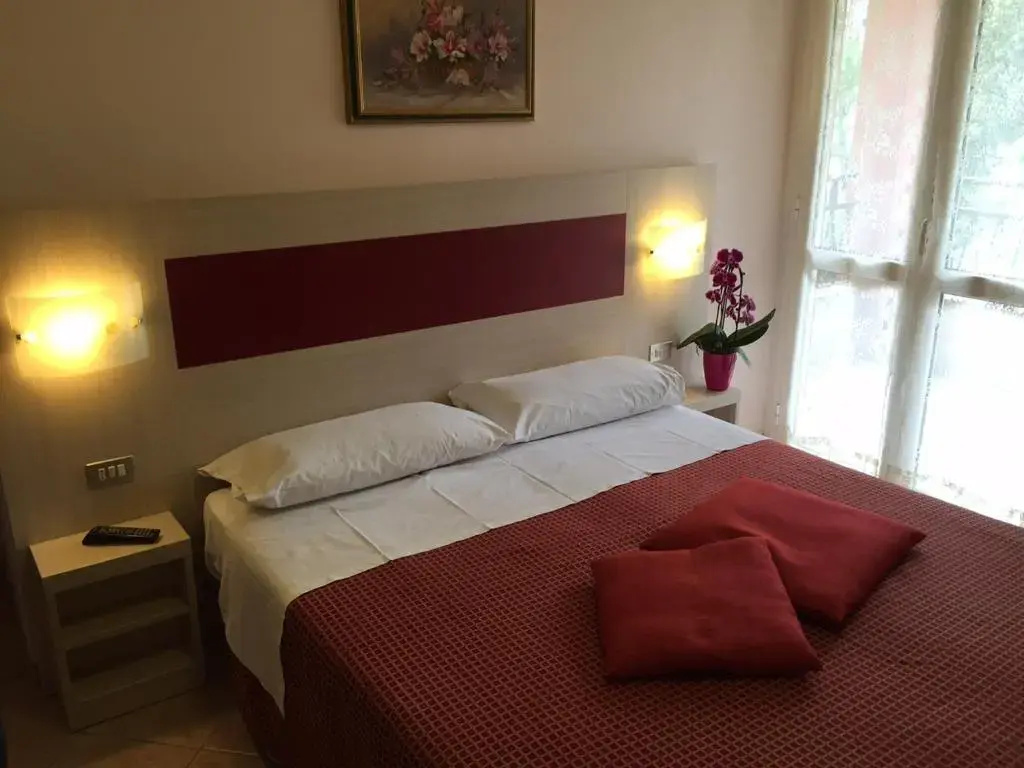Economy Double room with partial view (full double bed)