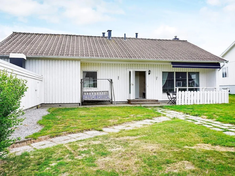 6 Person Holiday Home in Strömstad