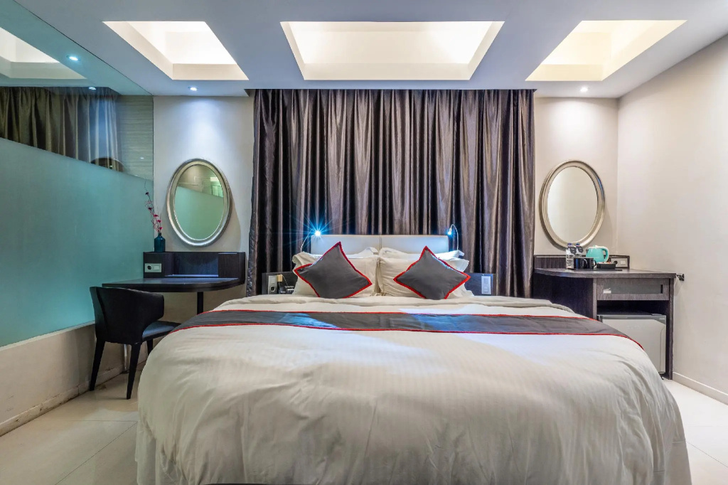 Double Suite (full double bed)