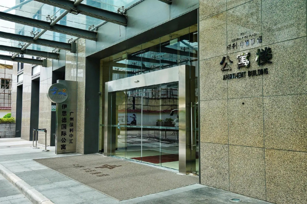 Estay Apartment Poly Central Pivot GZ